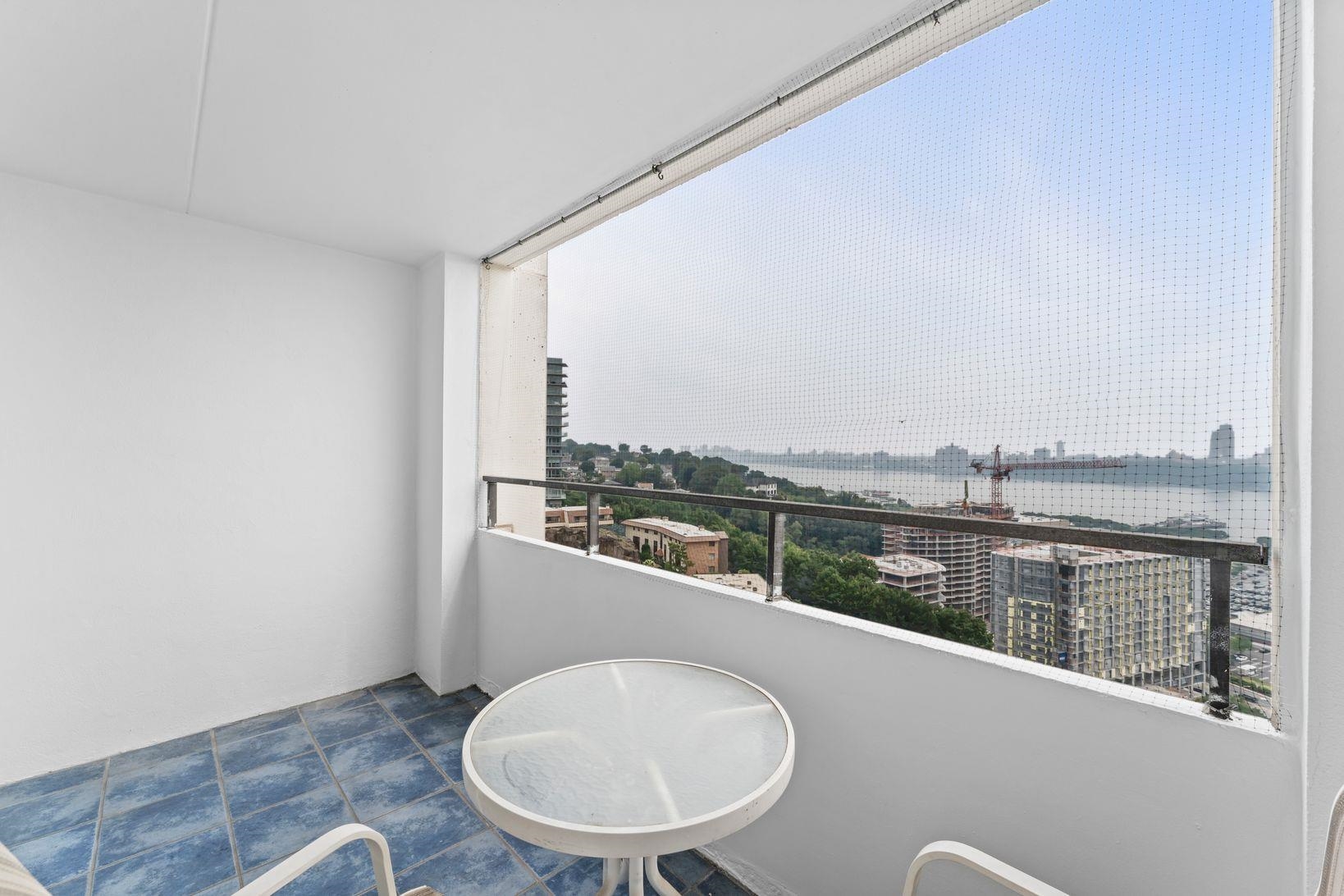 250 GORGE RD Unit: 14J