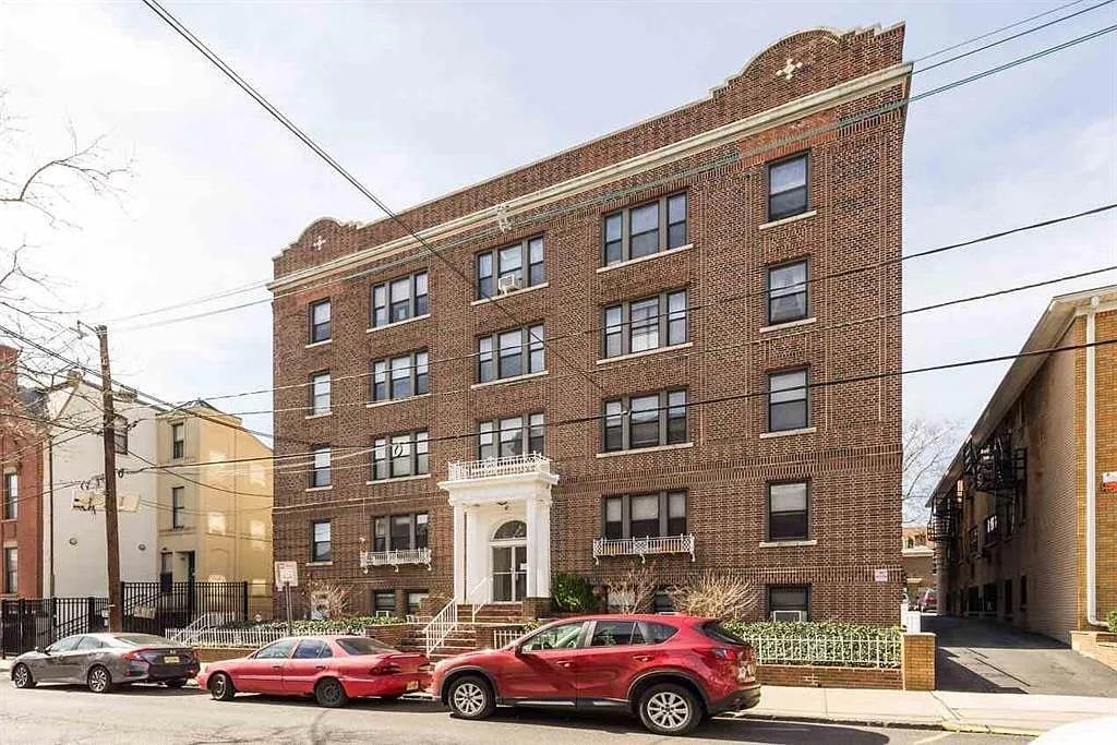 75 FAIRVIEW AVE Unit: 34