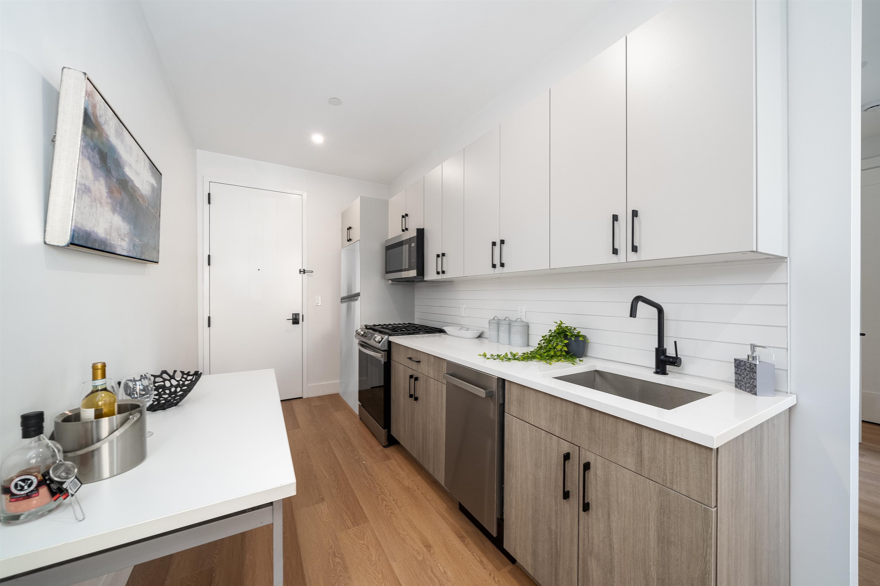 545 MARTIN LUTHER KING JR DR Unit: 201