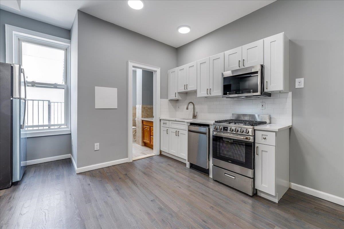 402 GRAND ST Unit: 3S / 302
