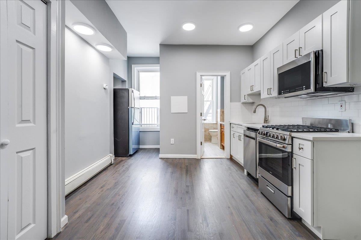 402 GRAND ST Unit: 3S / 302