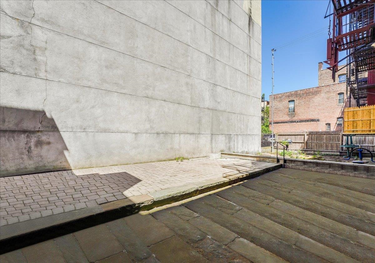 402 GRAND ST Unit: 3S / 302