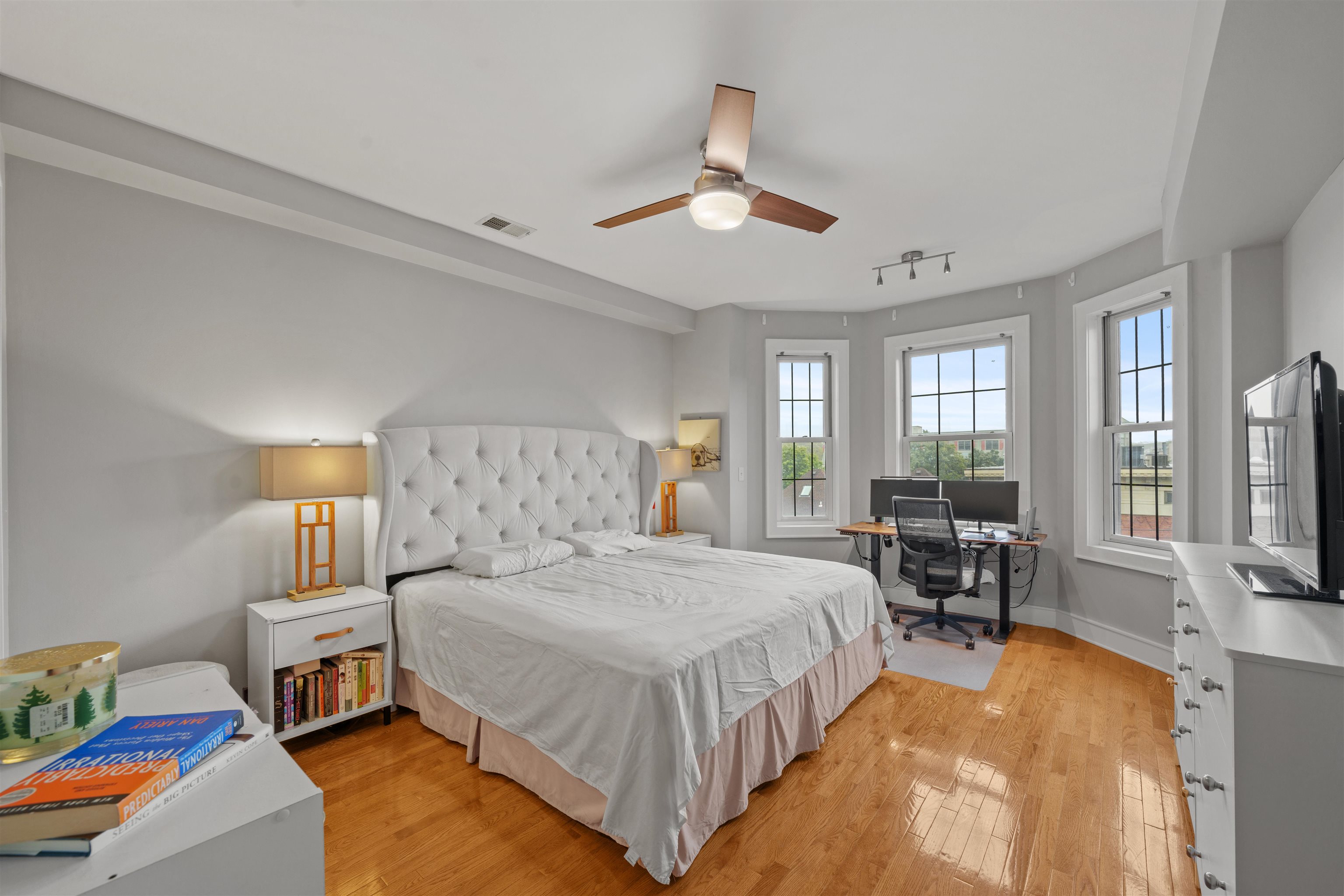 904 JEFFERSON ST Unit: 5I