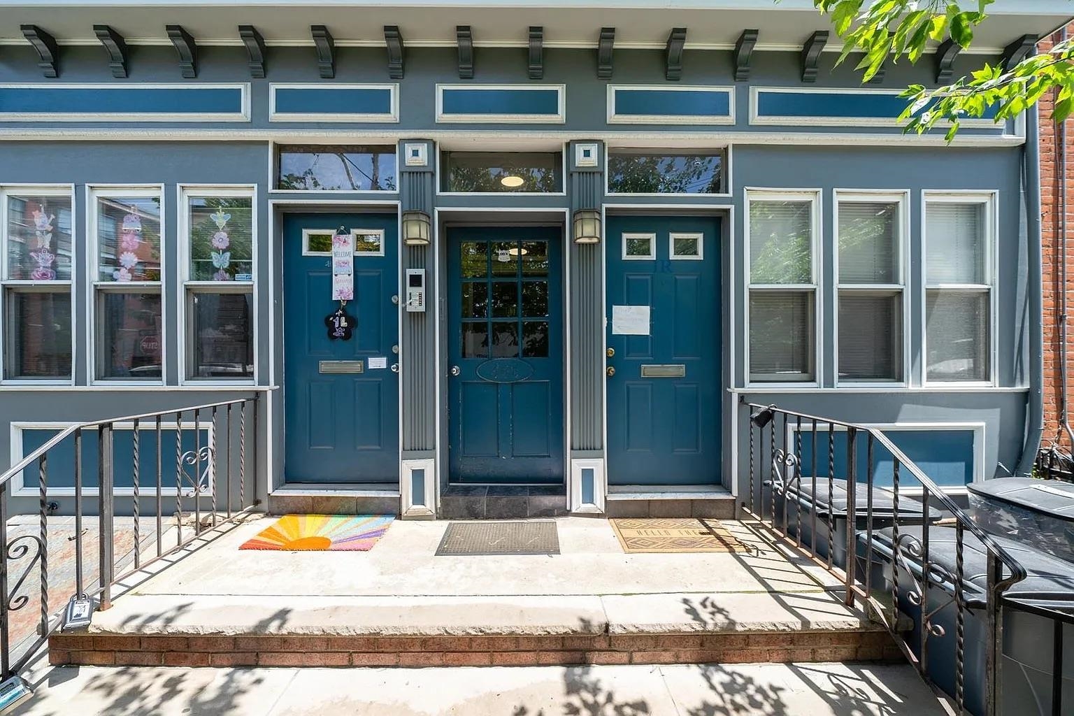 466 MONMOUTH ST Unit: 3R