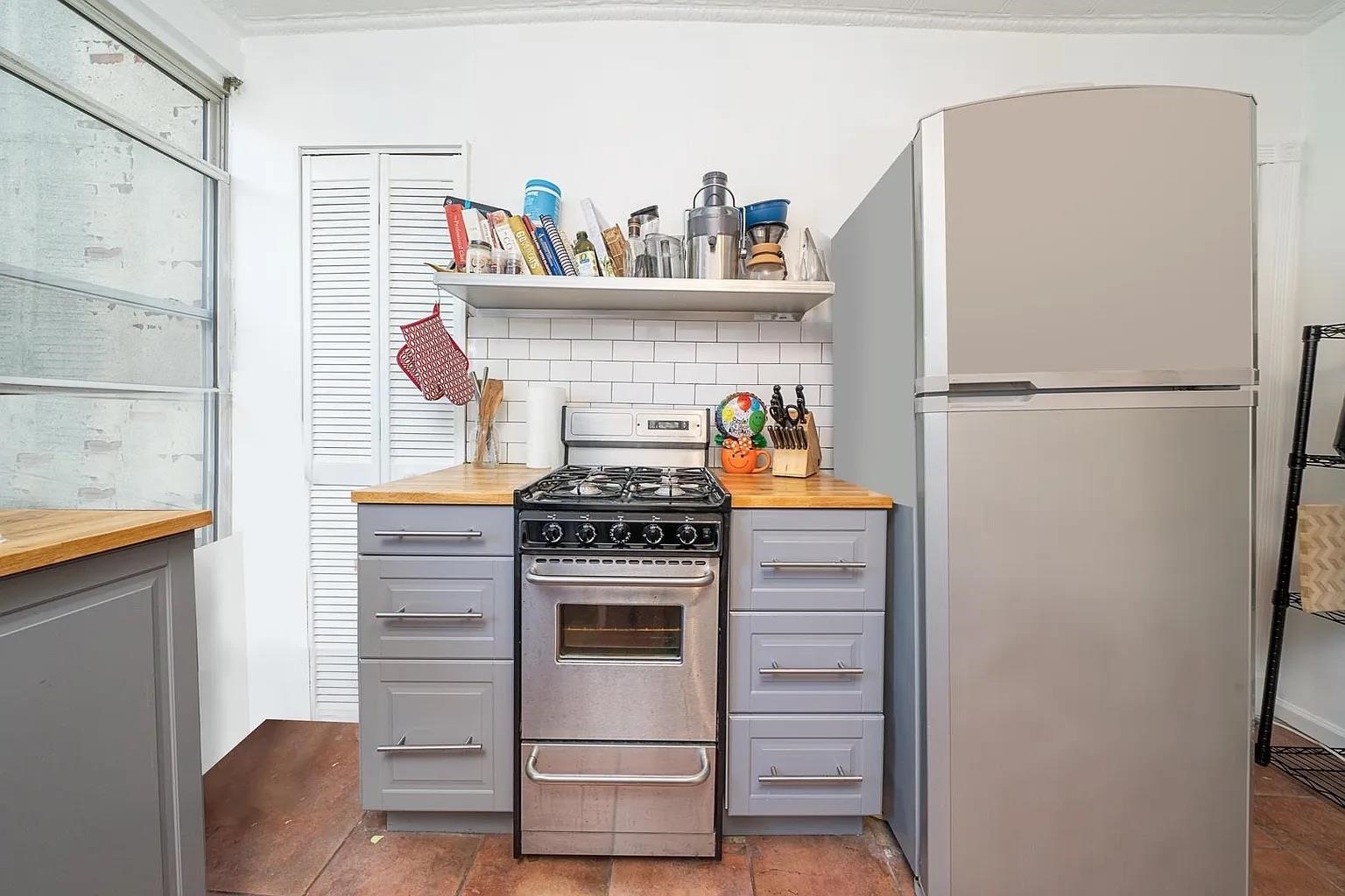 466 MONMOUTH ST Unit: 3R
