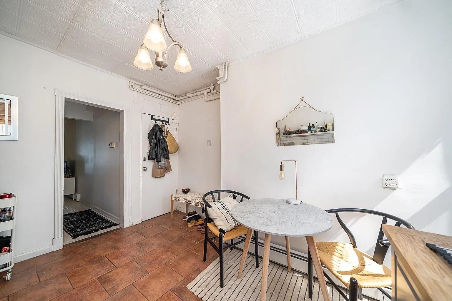 466 MONMOUTH ST Unit: 3R
