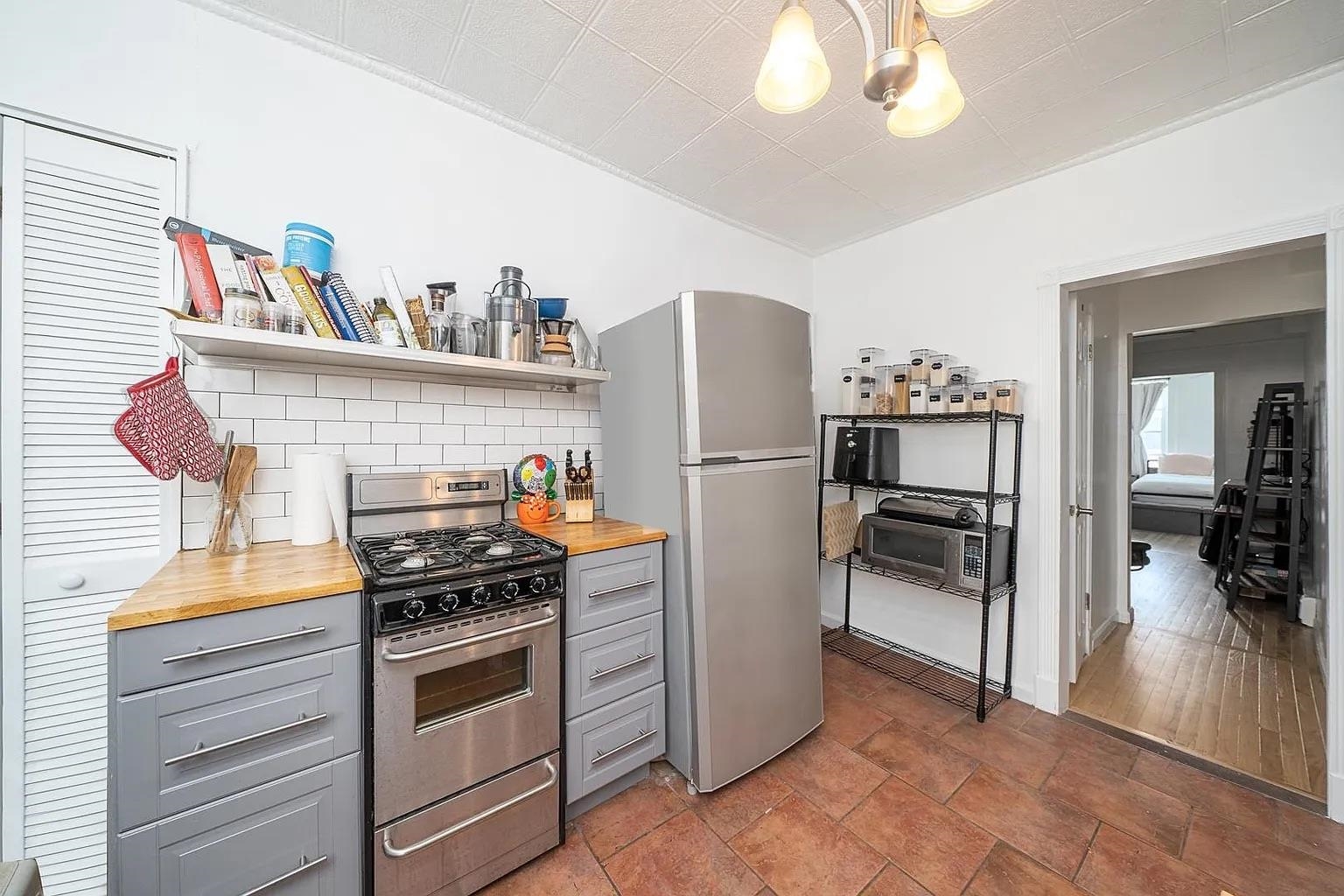 466 MONMOUTH ST Unit: 3R