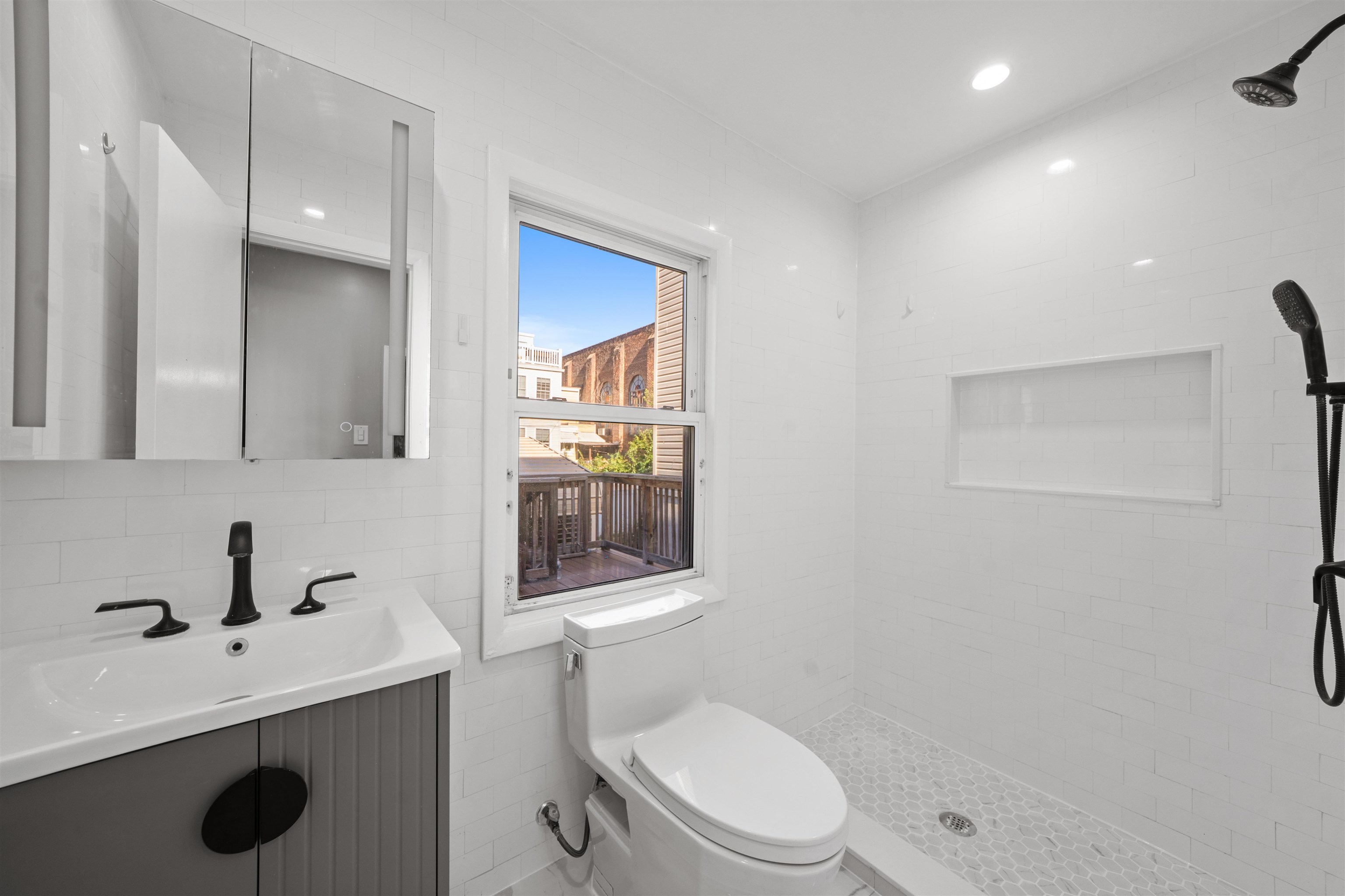 211 NEW YORK AVE Unit: 1