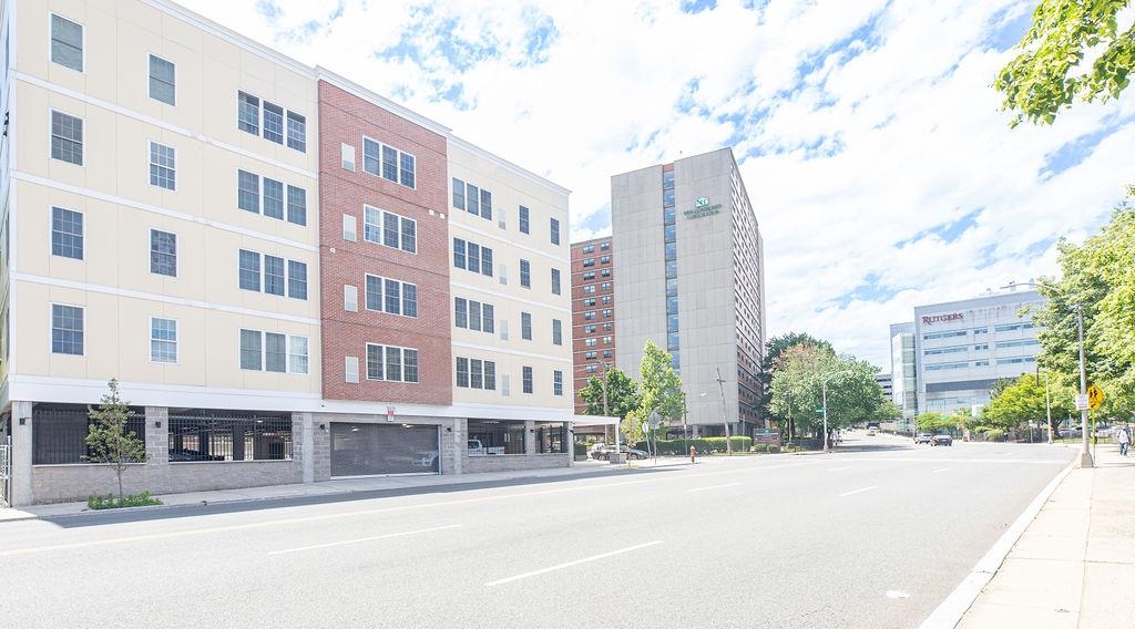 162-170 SOUTH ORANGE AVE Unit: 404