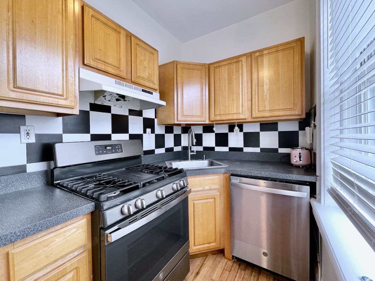315 3RD ST Unit: 2F