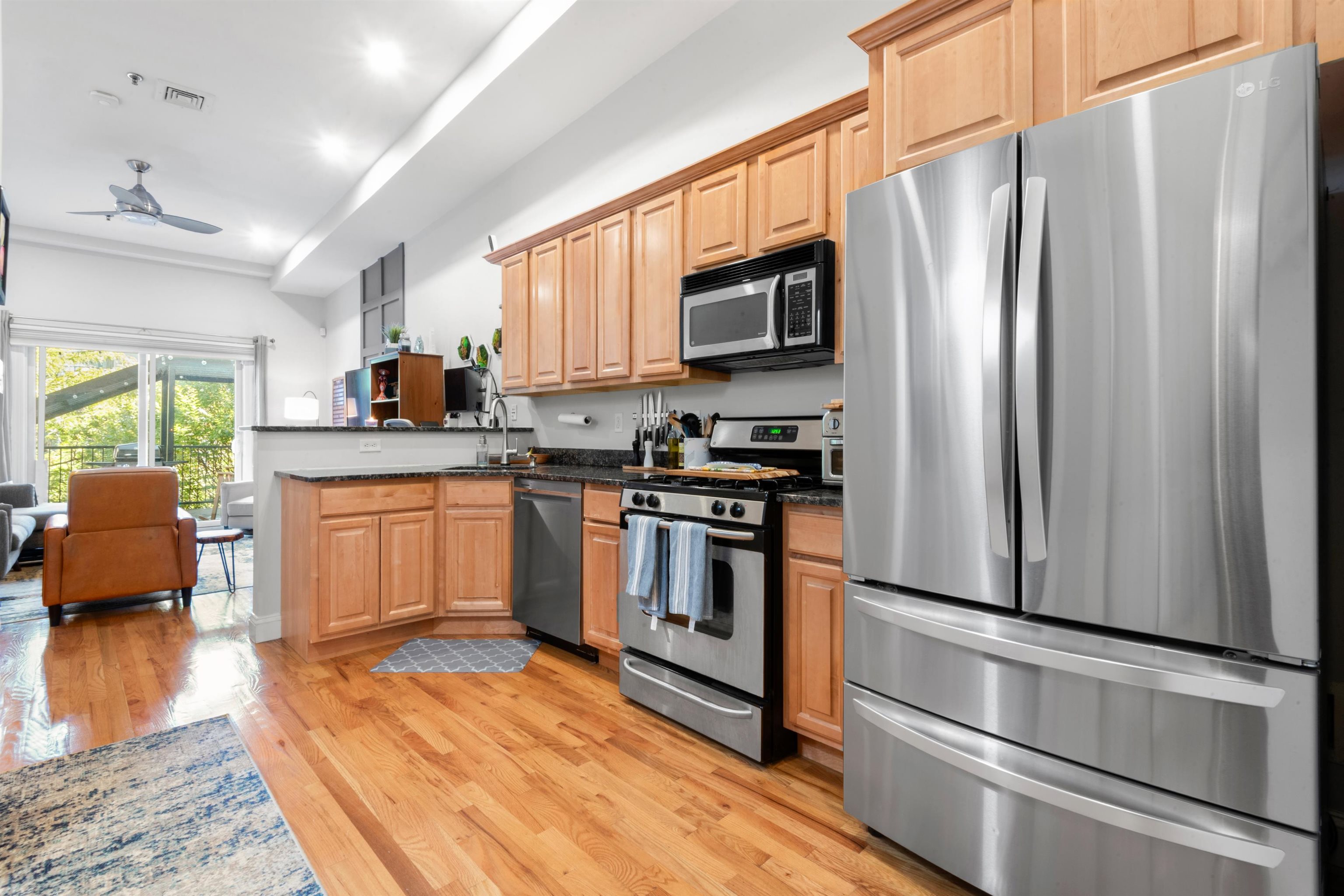215 CLINTON ST Unit: 3R
