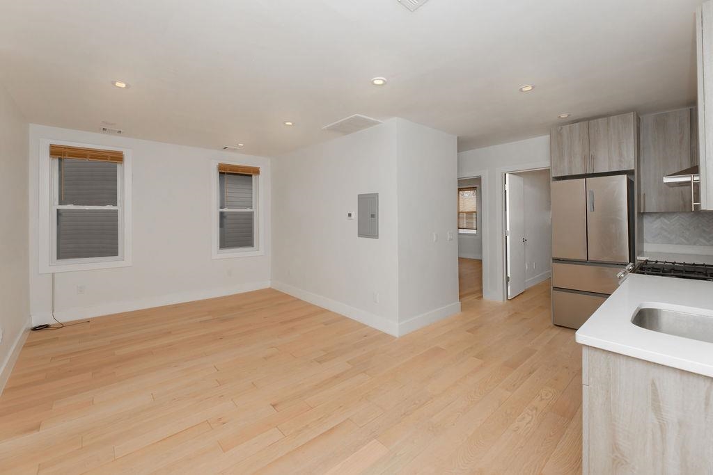 203 PEARSALL AVE