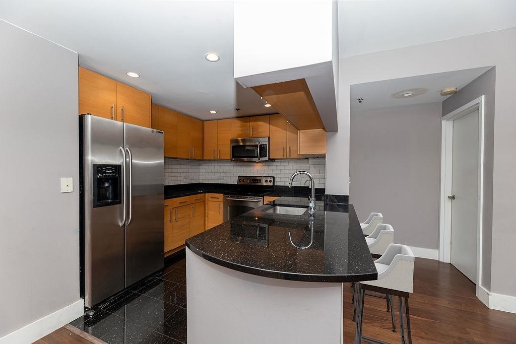 102 CHRISTOPHER COLUMBUS DR Unit: 306