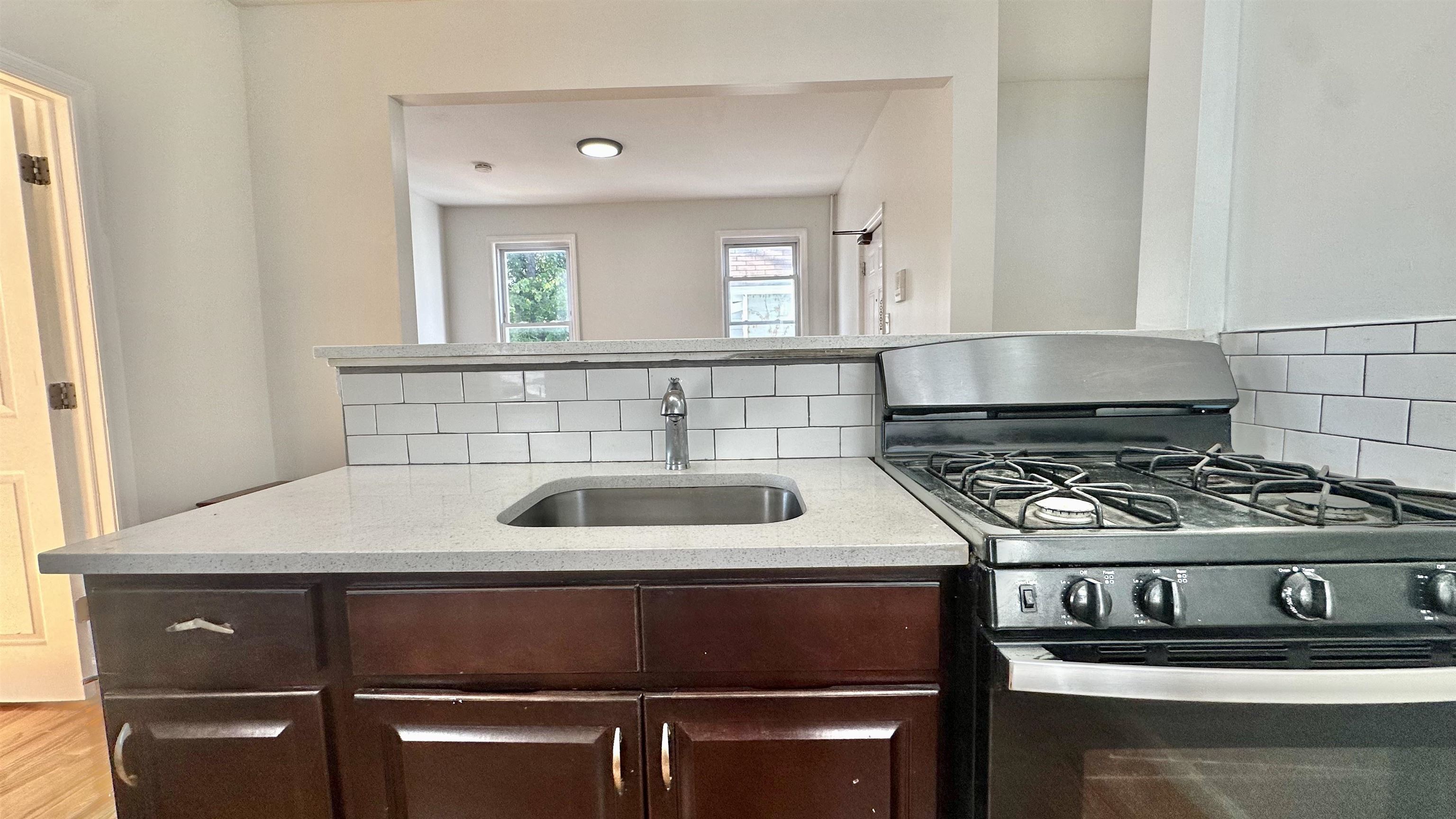 245 DUNCAN AVE Unit: 4