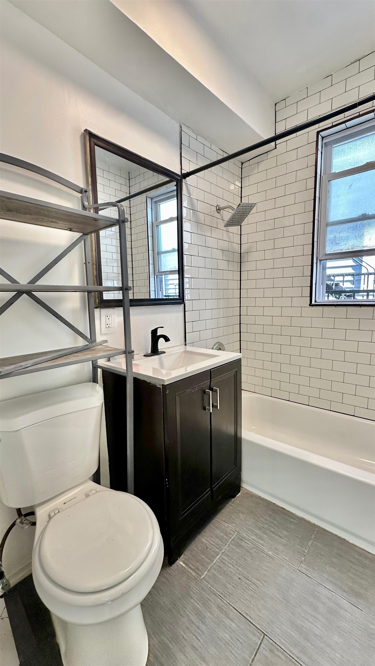 245 DUNCAN AVE Unit: 4