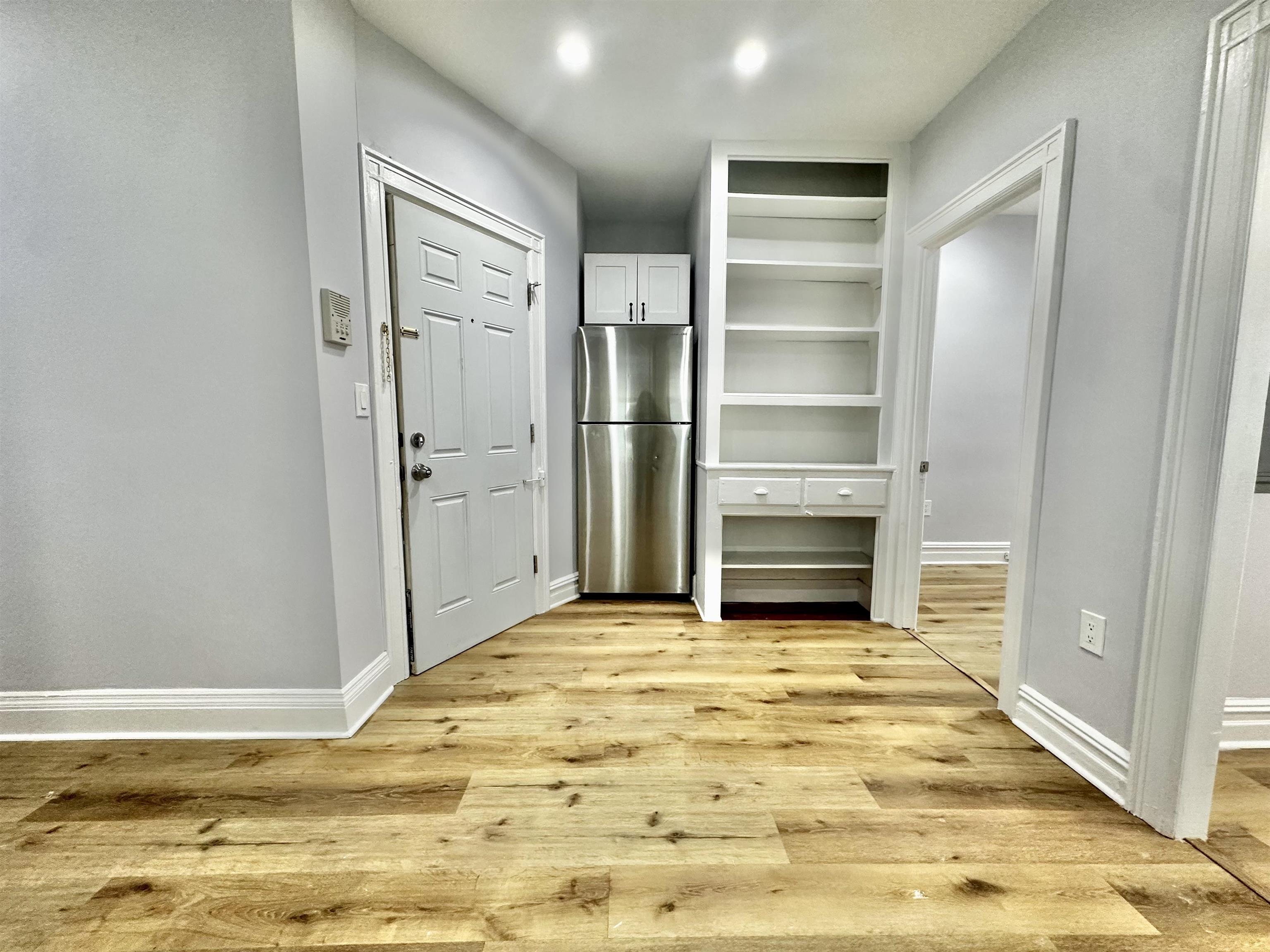 160 VAN NOSTRAND AVE Unit: 1