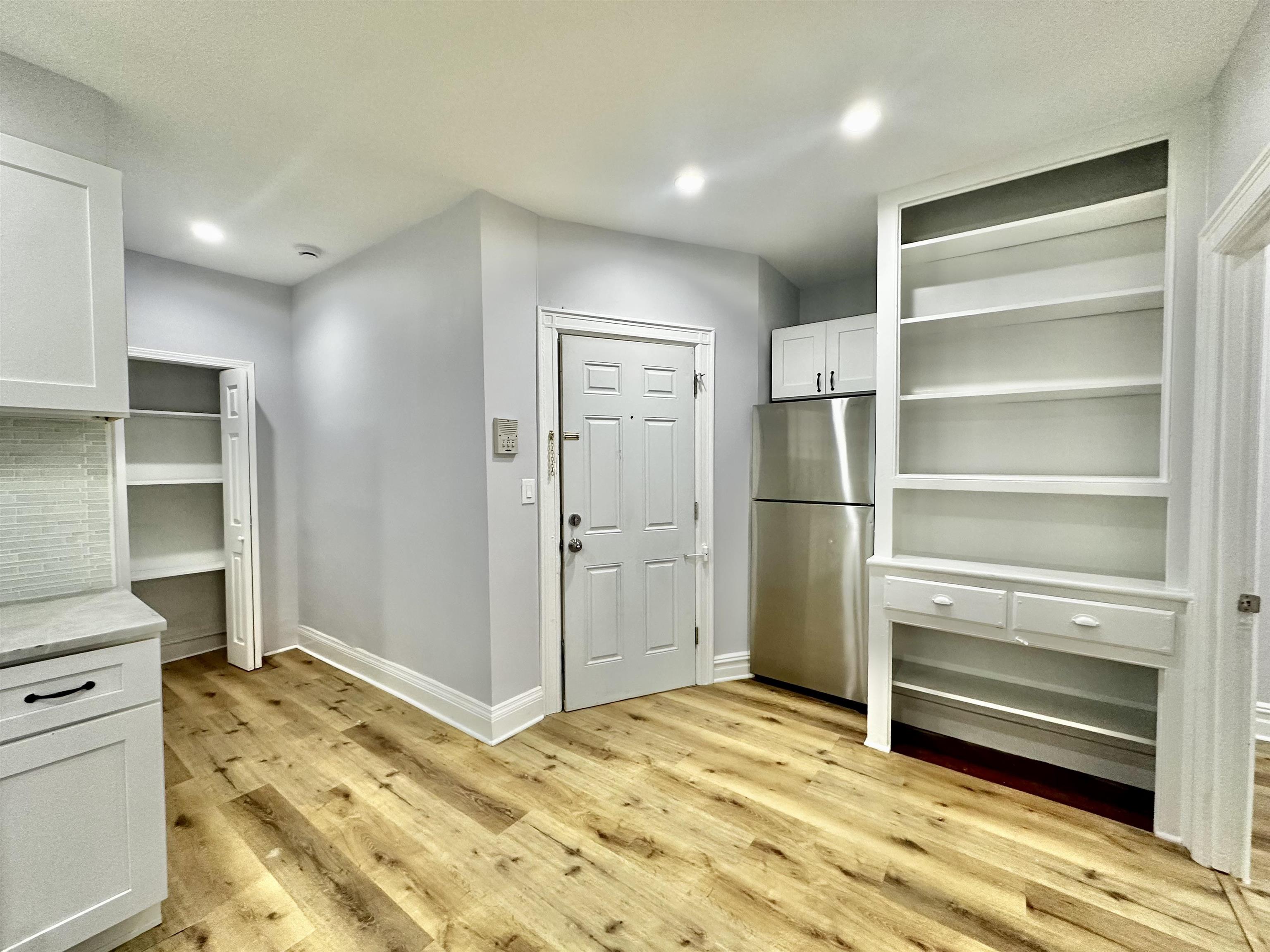 160 VAN NOSTRAND AVE Unit: 1