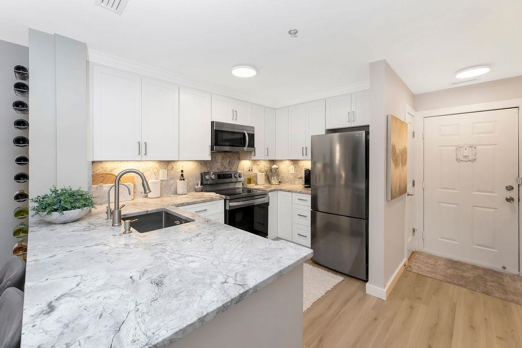 26 AVENUE AT PORT IMPERIAL Unit: B37