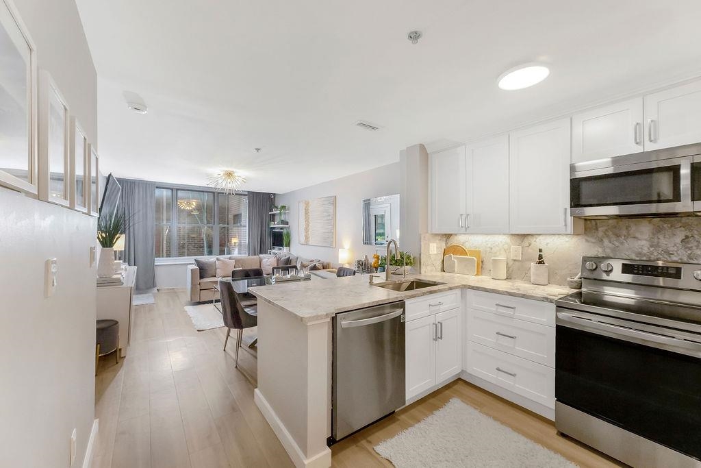 26 AVENUE AT PORT IMPERIAL Unit: B37