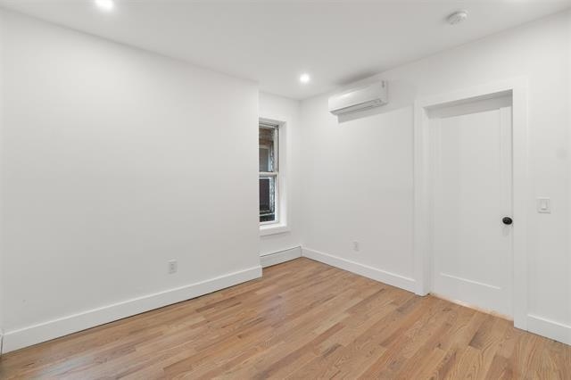 232 VAN HORNE ST Unit: 4