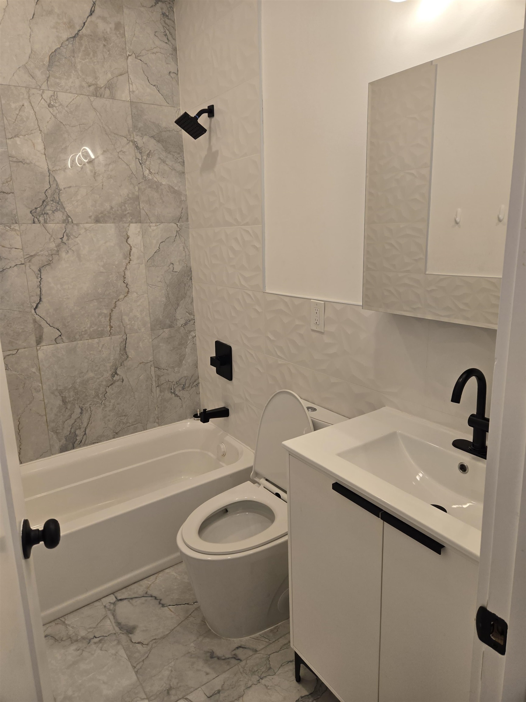 232 VAN HORNE ST Unit: 4