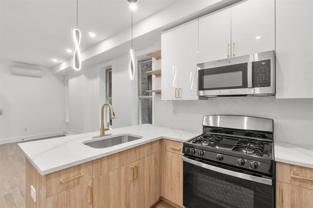 232 VAN HORNE ST Unit: 4