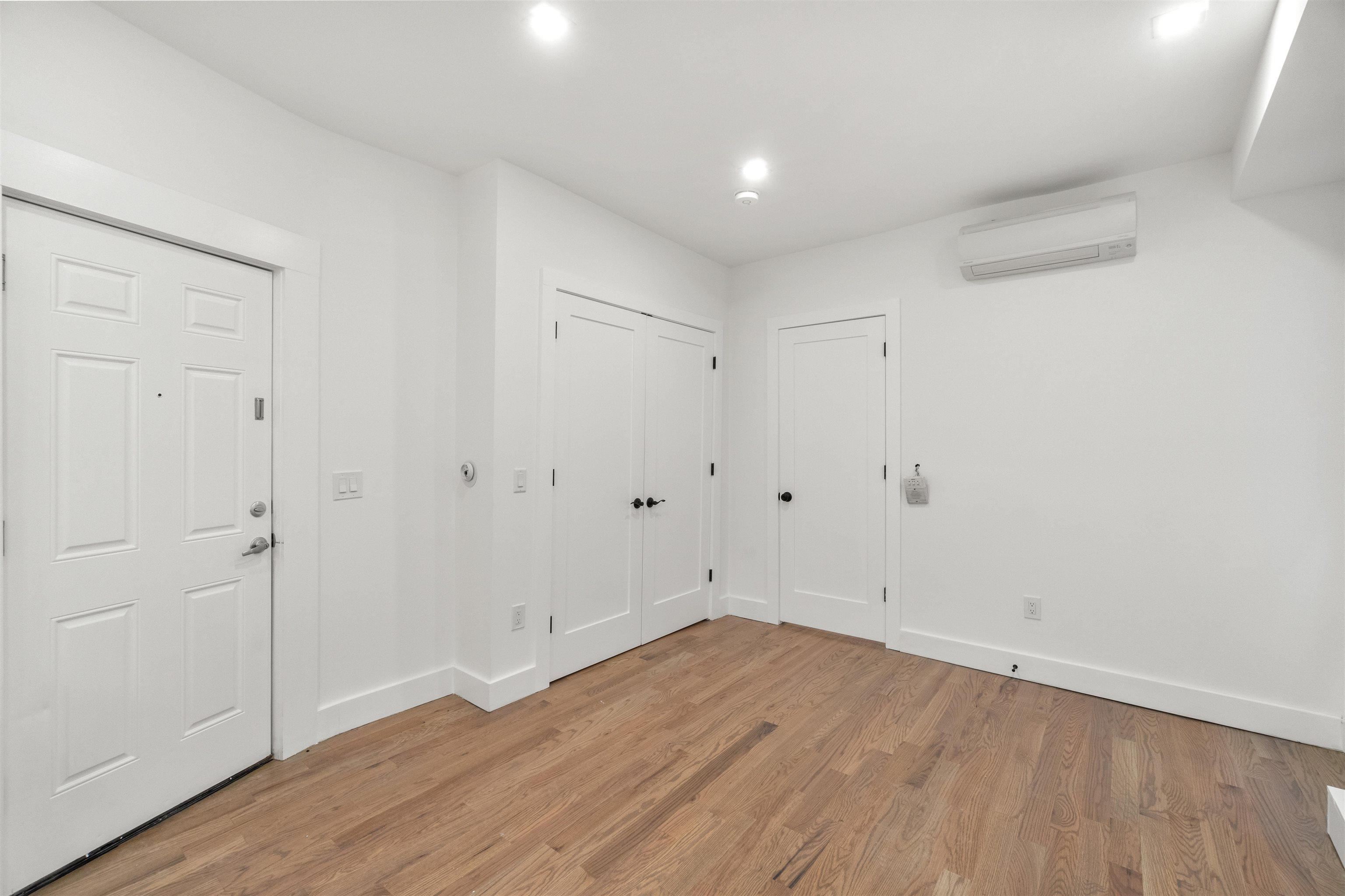 232 VAN HORNE ST Unit: 4