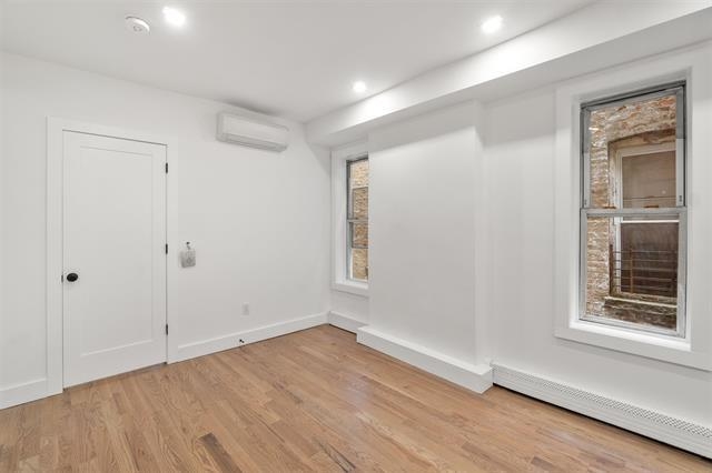 232 VAN HORNE ST Unit: 4