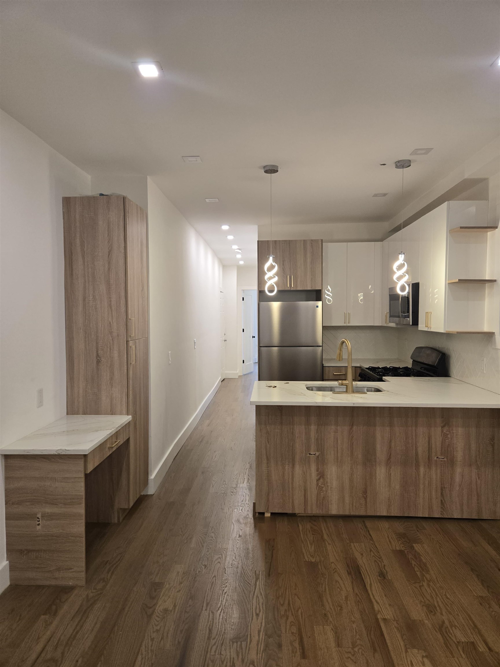 232 VAN HORNE ST Unit: 4