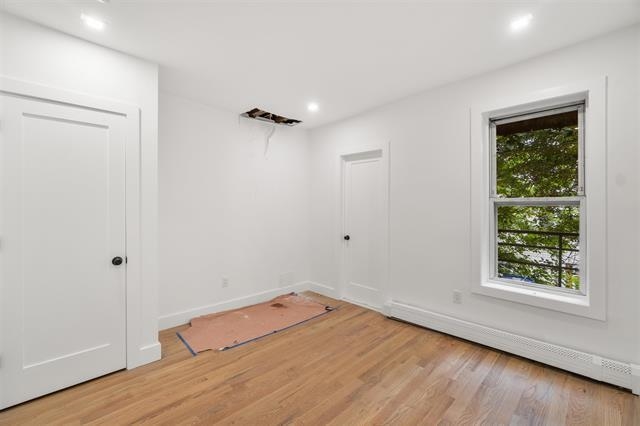 232 VAN HORNE ST Unit: 4