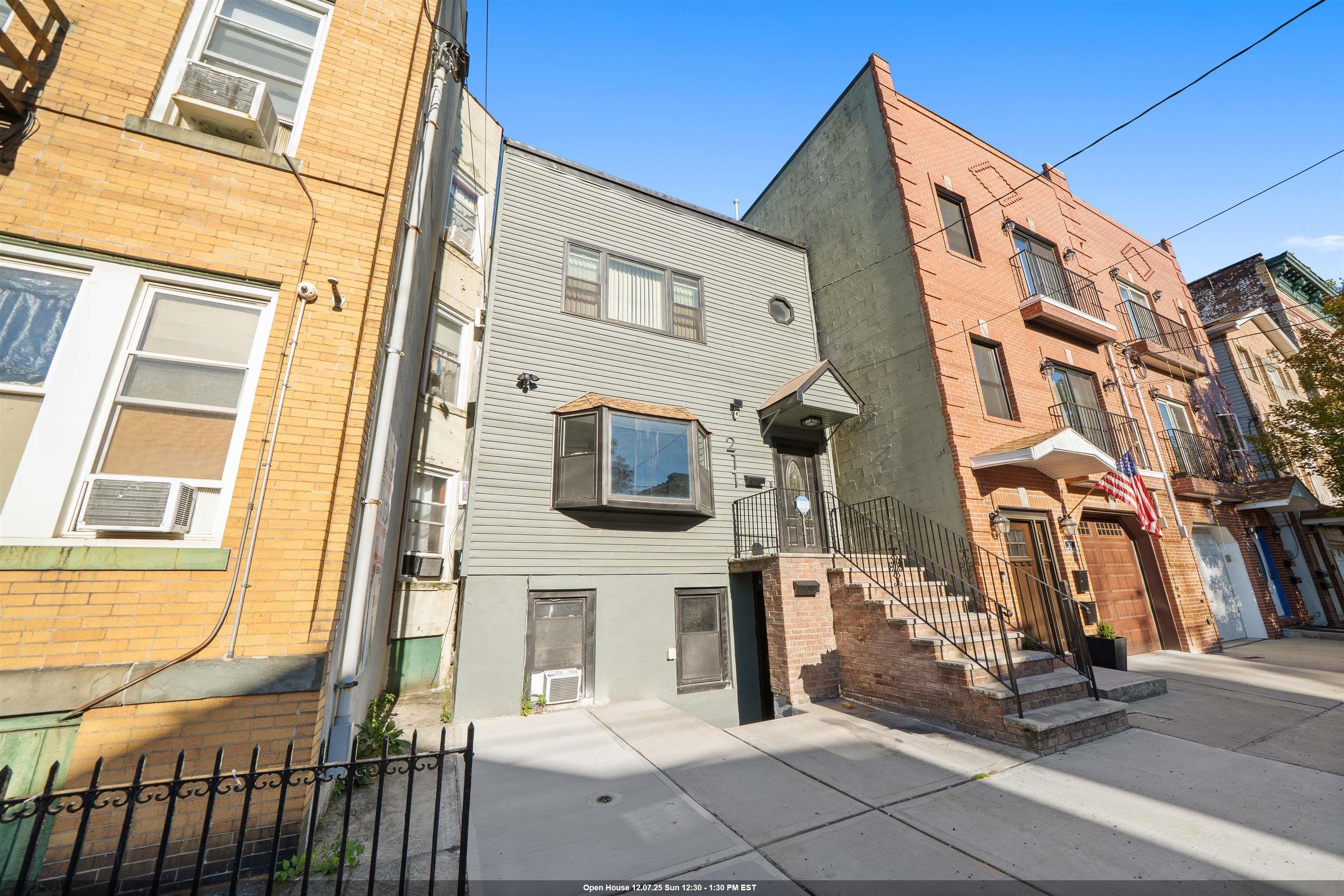 211 NEW YORK AVE Unit: 1