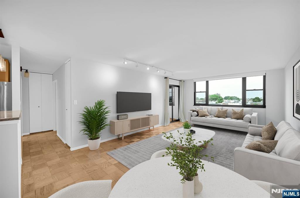 250 Gorge Road 15F