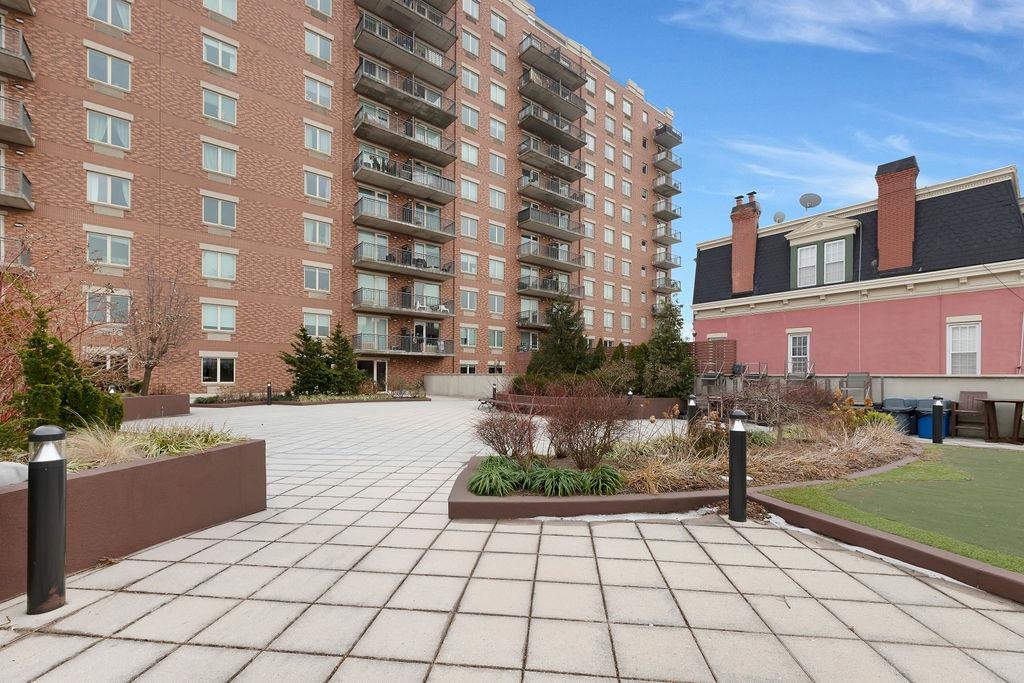 3312 HUDSON AVE Unit: 8N