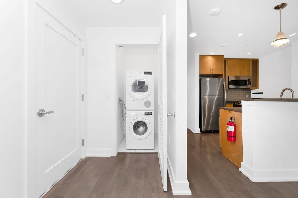 3312 HUDSON AVE Unit: 8N