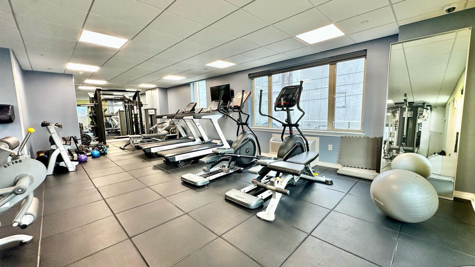 3312 HUDSON AVE Unit: 8N