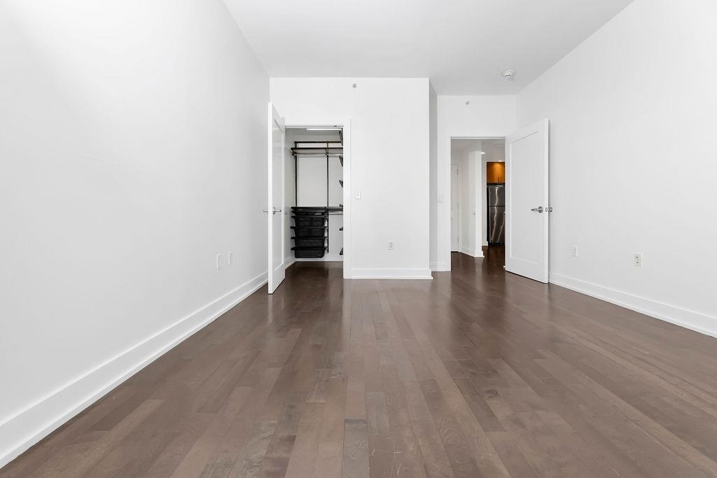 3312 HUDSON AVE Unit: 8N