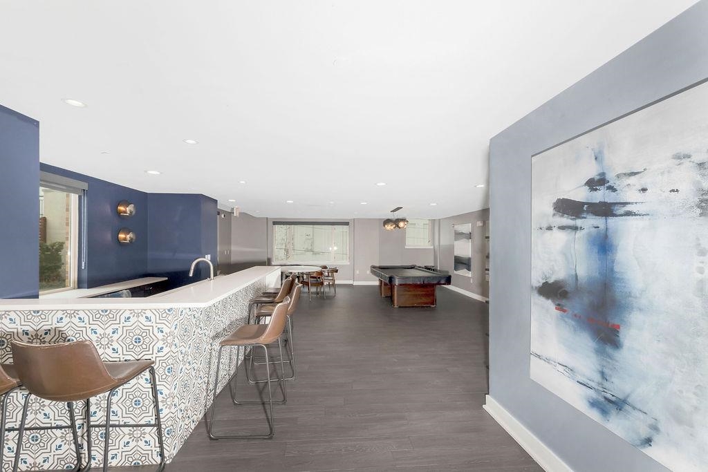 3312 HUDSON AVE Unit: 8N