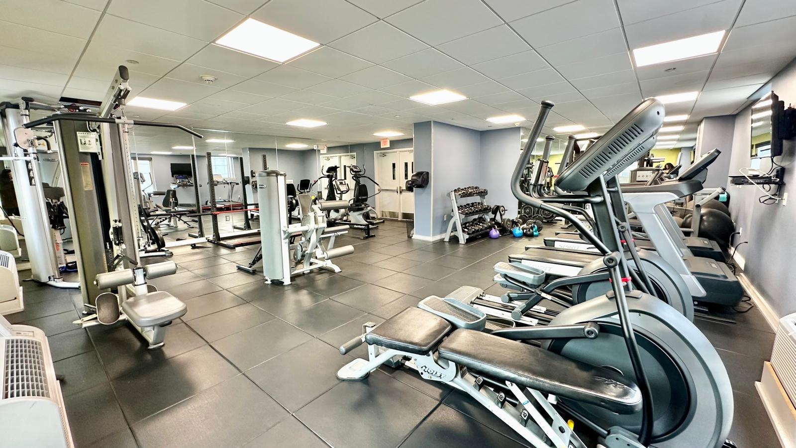 3312 HUDSON AVE Unit: 8N