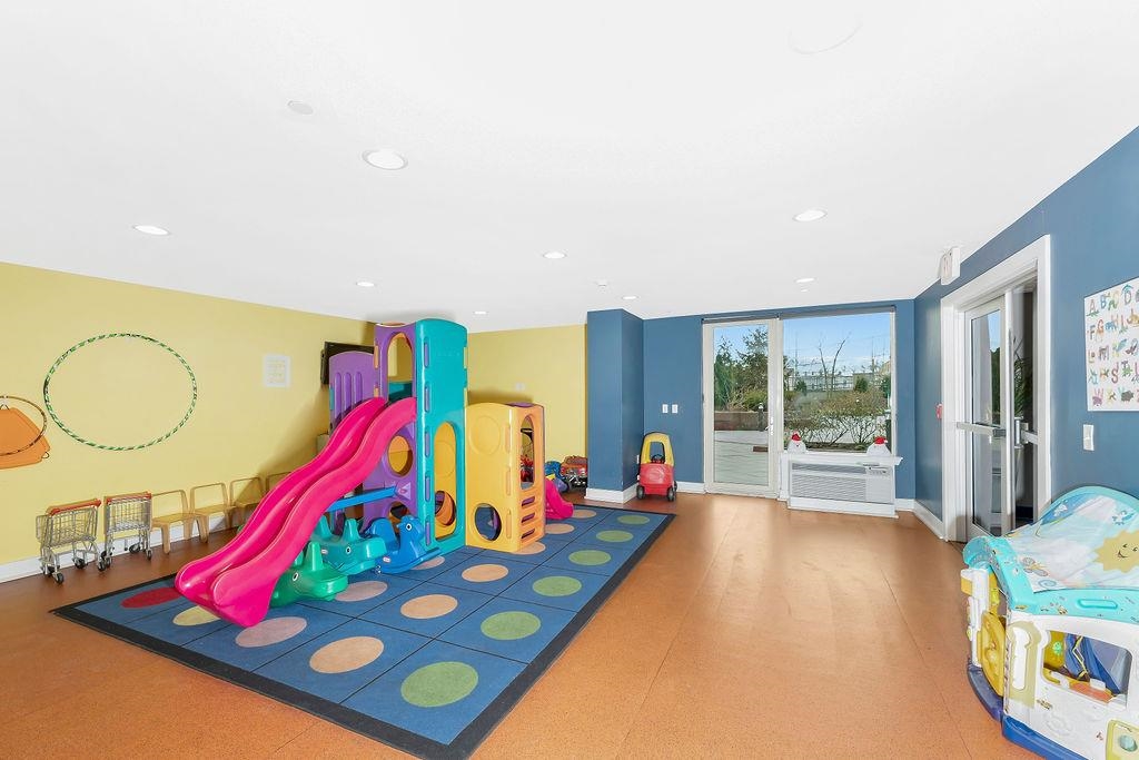 3312 HUDSON AVE Unit: 8N