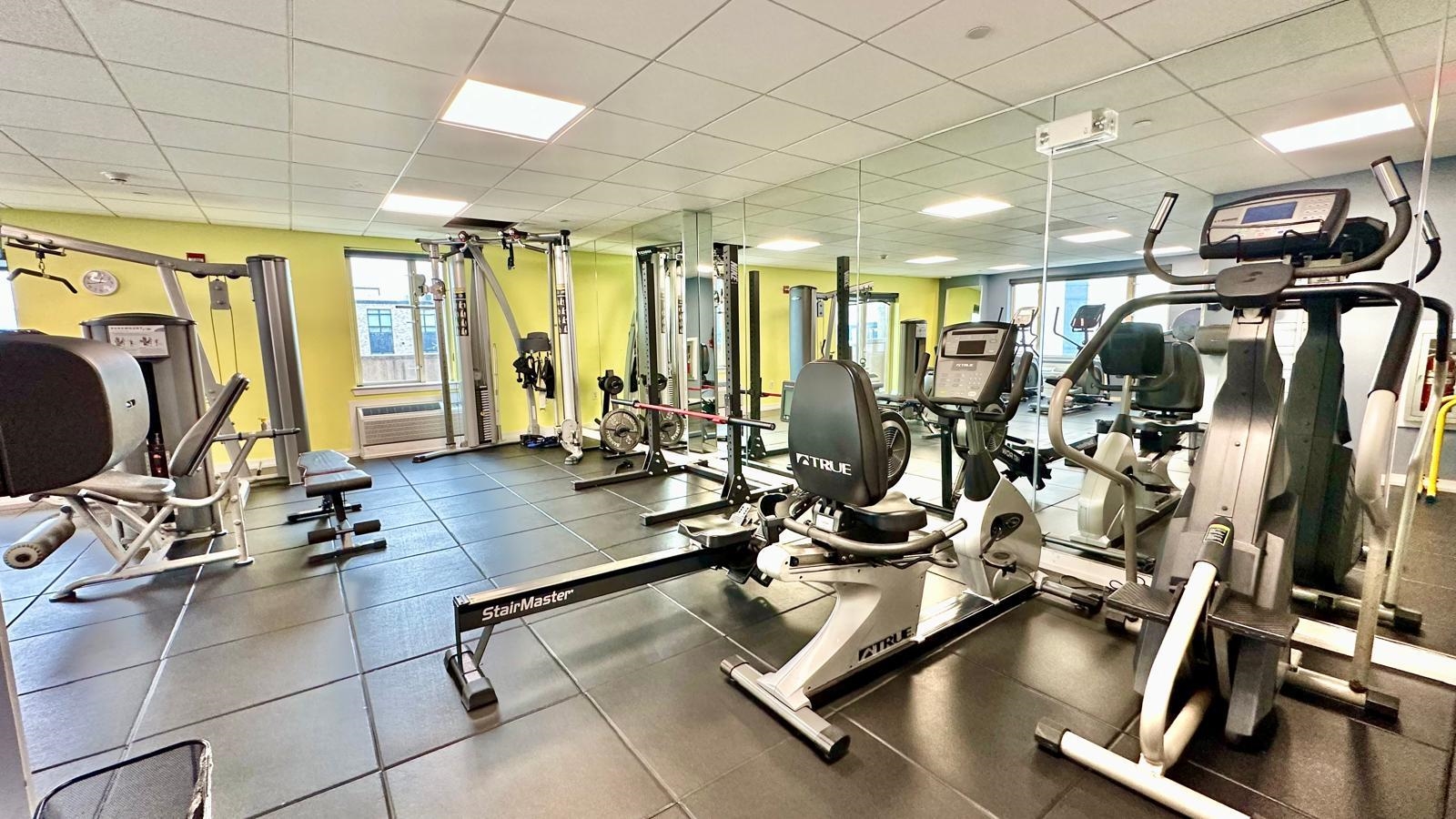 3312 HUDSON AVE Unit: 8N