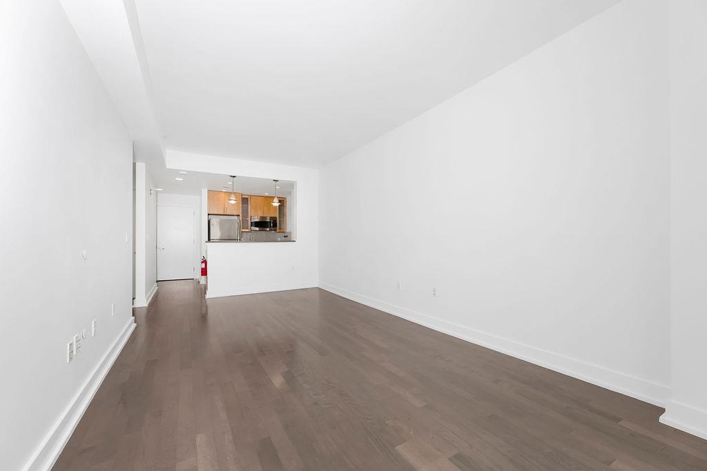 3312 HUDSON AVE Unit: 8N