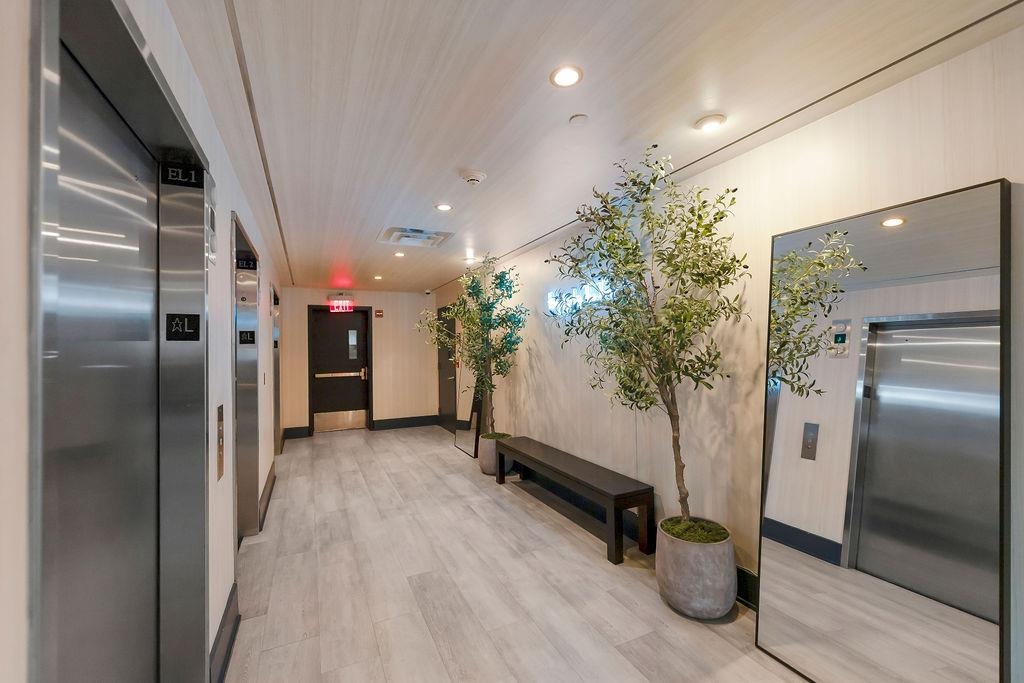 3312 HUDSON AVE Unit: 8N