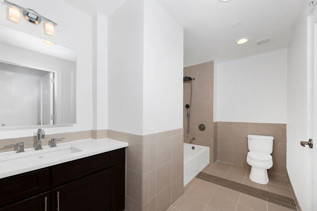 3312 HUDSON AVE Unit: 8N