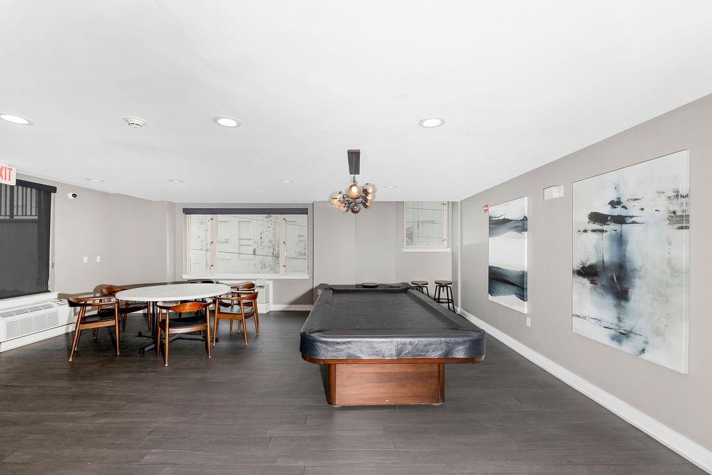 3312 HUDSON AVE Unit: 8N