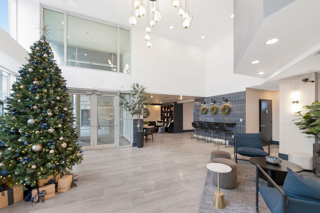 3312 HUDSON AVE Unit: 8N