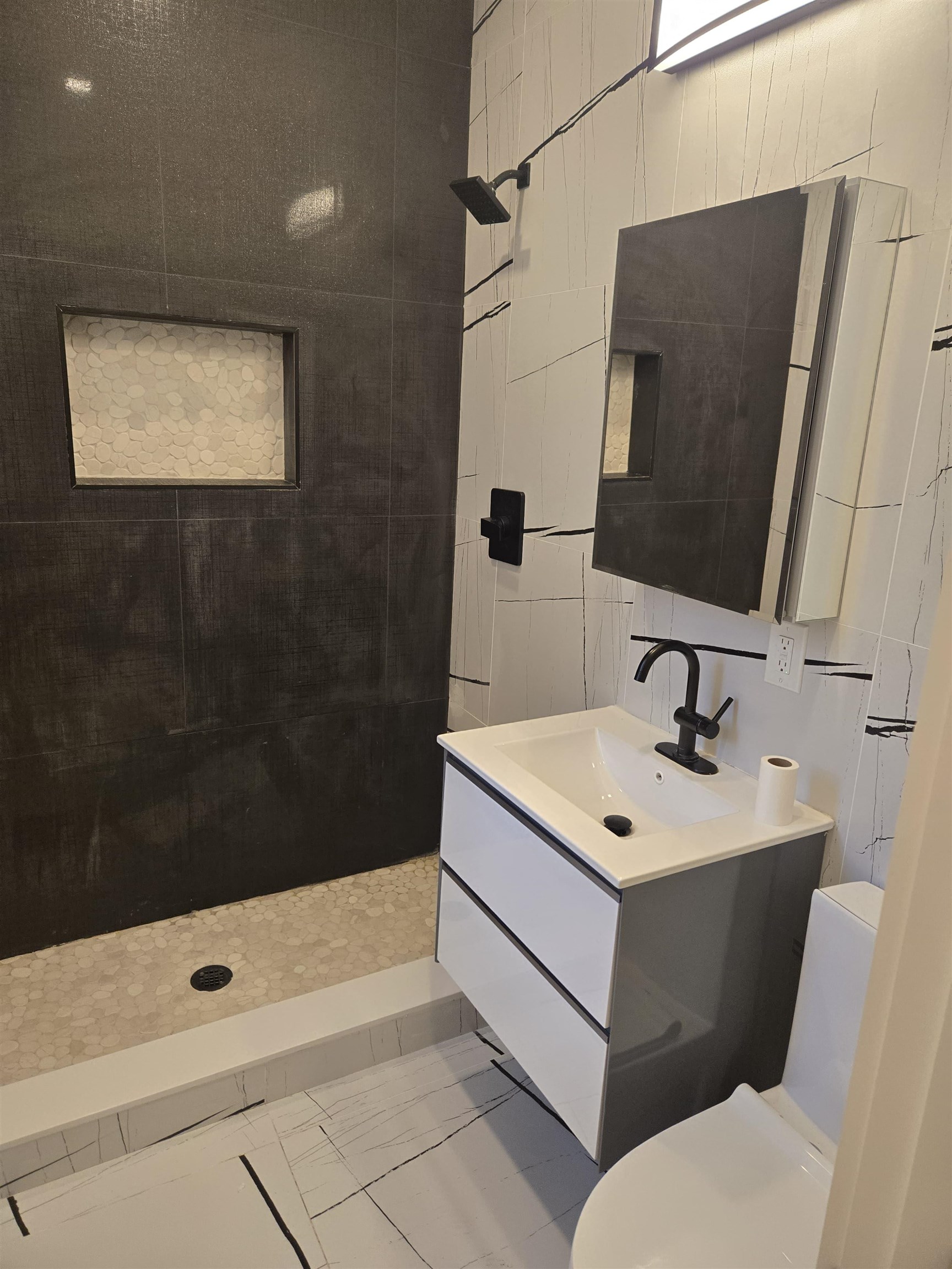 232 VAN HORNE ST Unit: 4