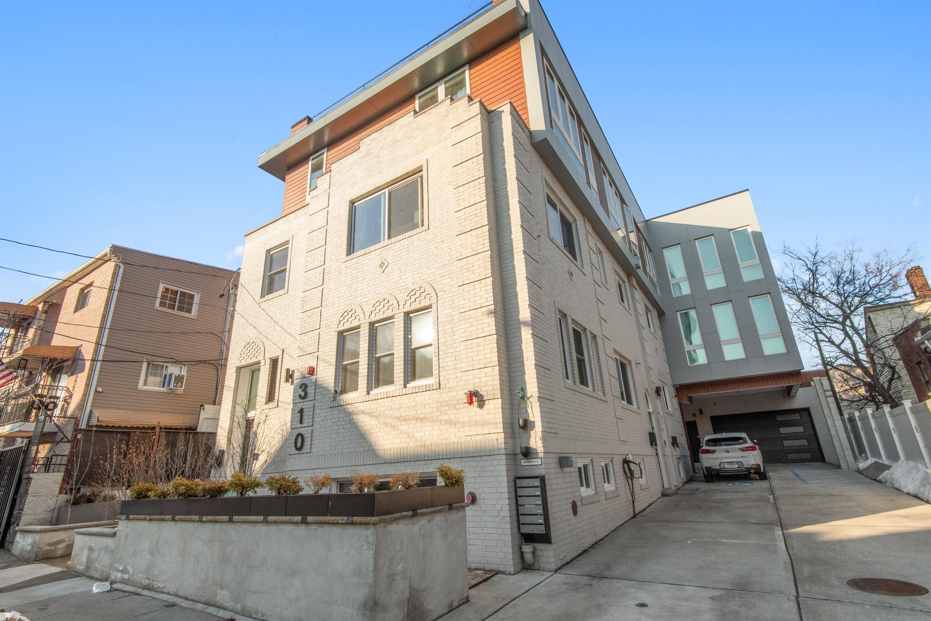 310 4TH ST Unit: 2-A