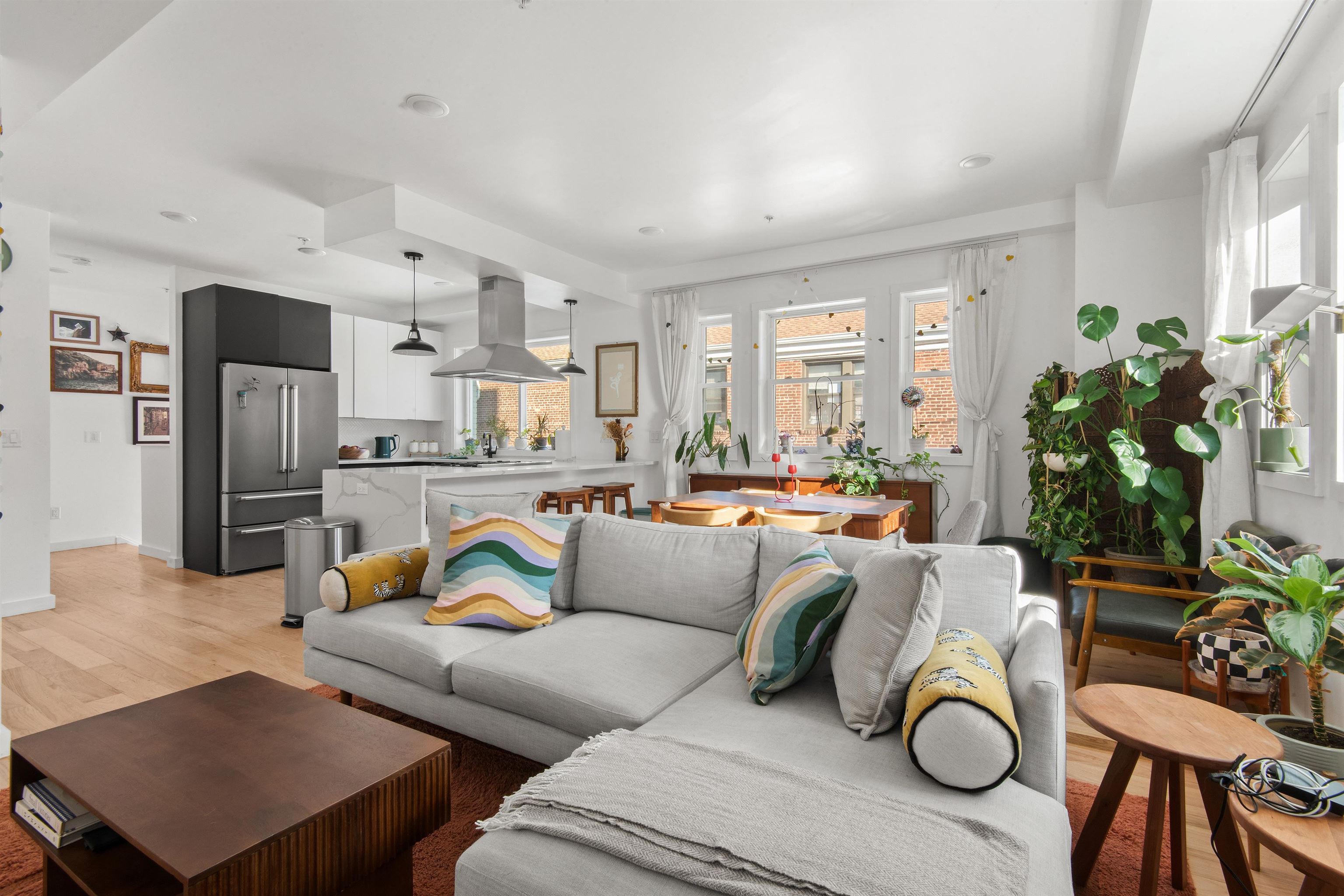 310 4TH ST Unit: 2-A