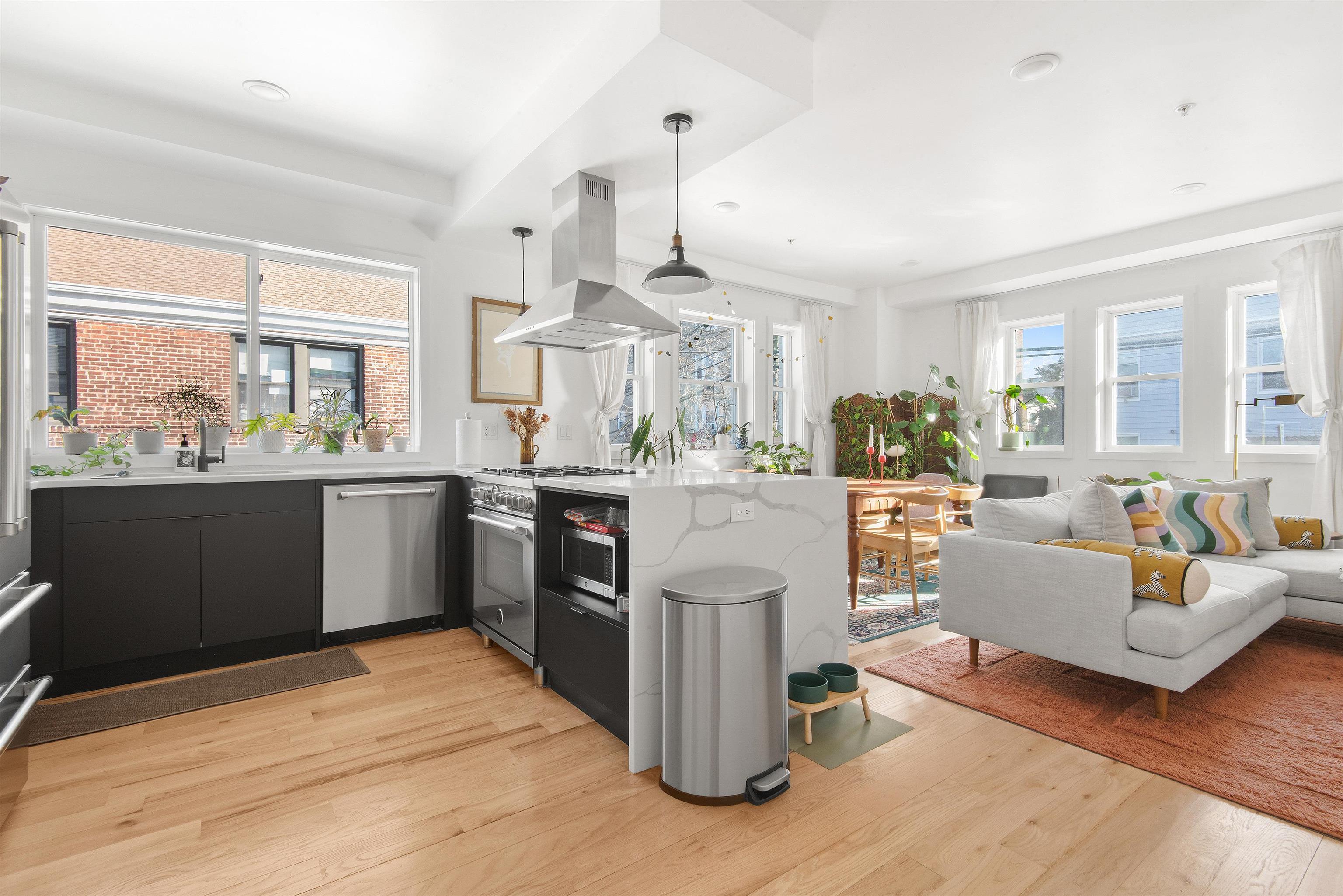 310 4TH ST Unit: 2-A