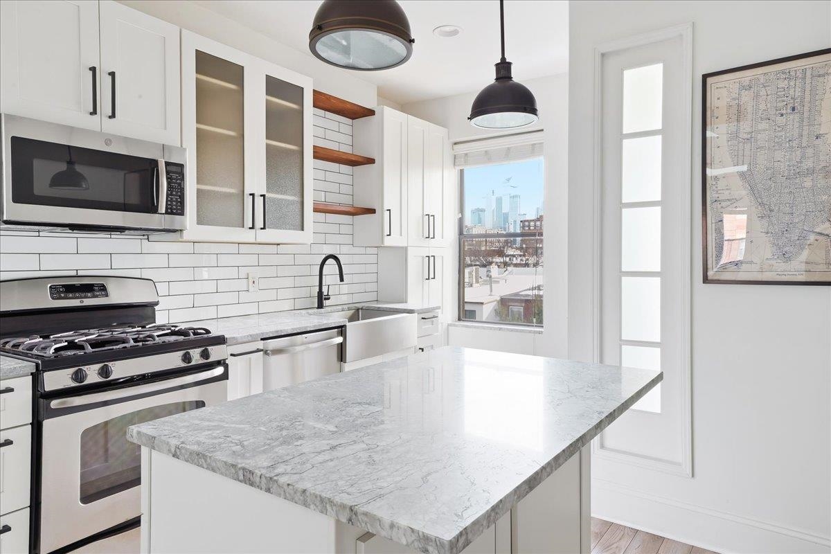 1013 PARK AVE 10TH ST Unit: 5L